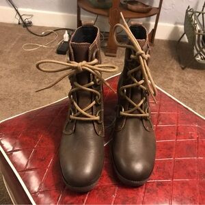 NWOT Sorel Women's Cate Lace Lug Sole Booties